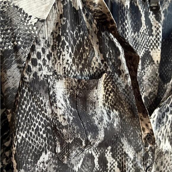 Express Black and Gray Graphic 3/4 Sleeve Blouse size XS - Picture 9 of 10